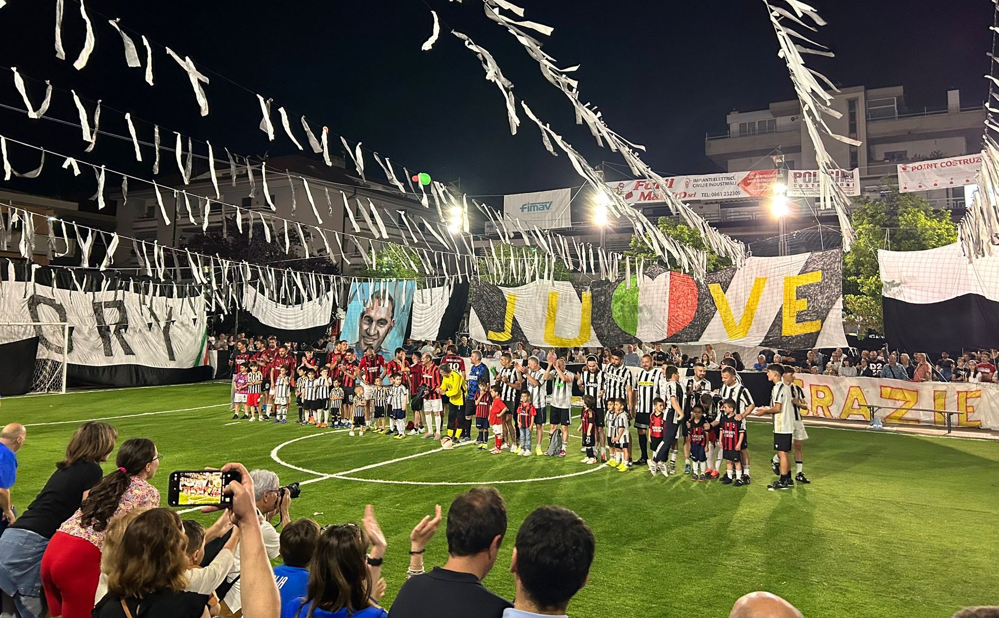 Emozioni per la partita tra tifosi di Juve e Milan