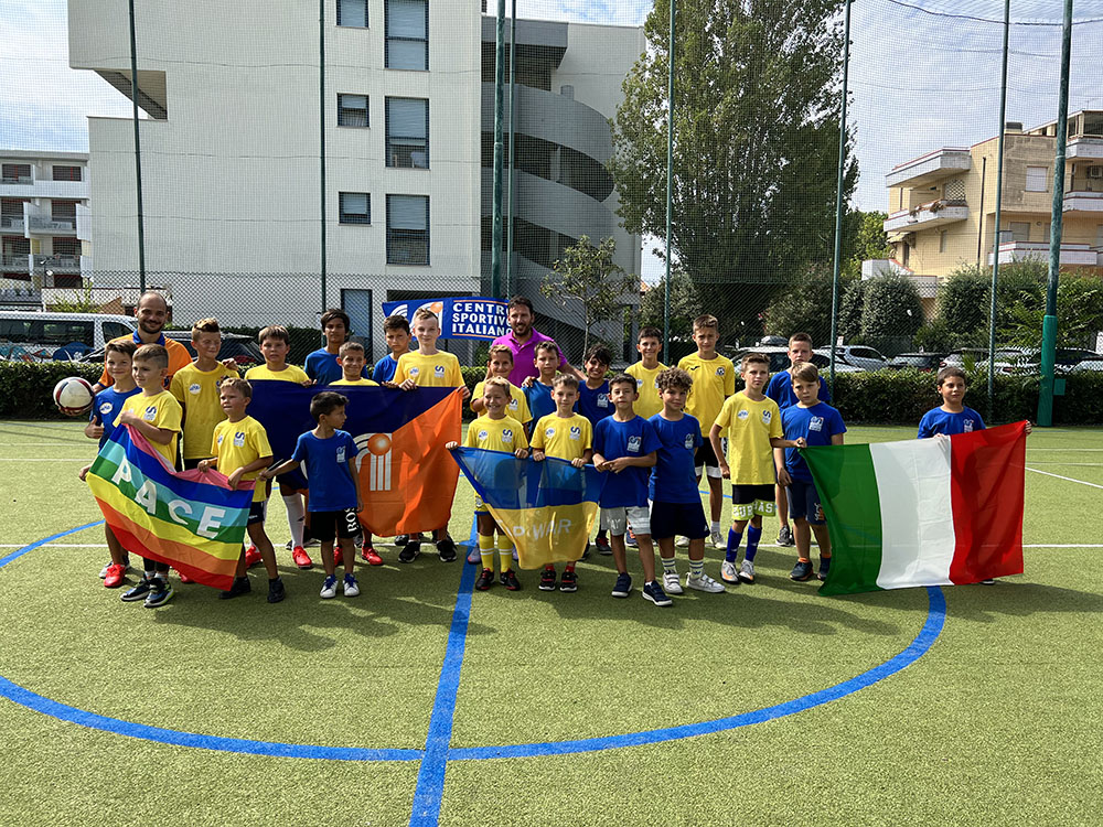 Lo sport per la pace: la partita dei bambini del Csi Junior Camp con i pari età ucraini